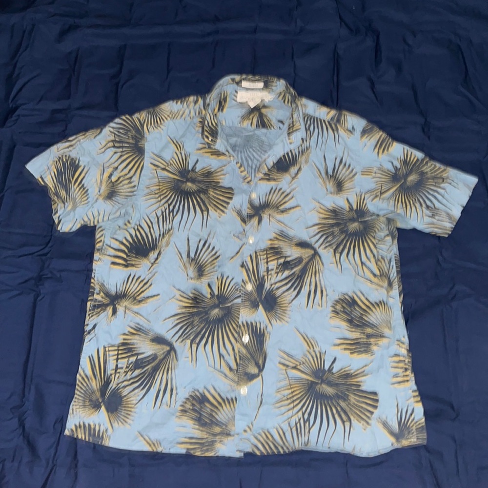 HM Floral Button Up